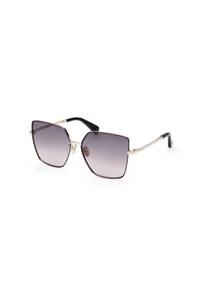 Sunglasses med en stor, vinklad form. Guldmetallram med svarta detaljer på skalmarna. Graduerade mörka linser som övergår till ljusare nyanser.