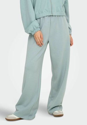 MIT WEITEM BEINSCHNITT ONLSCARLETT - Jogginghose - abyss