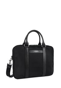 Sacoche pour ordinateur portable noire en nylon avec des accents en cuir. Dispose de poignées doubles, d'une sangle d'épaule détachable, d'une fermeture éclair et d'un détail de logo.