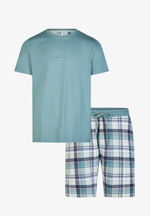 Hellblaues Baumwoll-T-Shirt mit kurzen Ärmeln, kombiniert mit karierter Shorts in Hellblau, Grün, Marineblau und Weiß, mit einem elastischen Bund und Kordelzug.