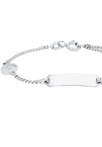 Pulsera de cadena de plata con una etiqueta plana rectangular para grabar, con un cierre de langosta y un detalle de charm redondo.