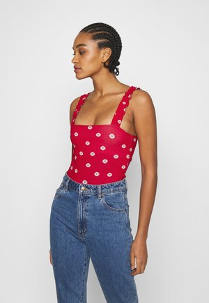 RUFFLE STRAP CAMI - Top - red