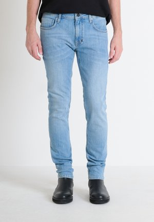 OZZY IN STRETCH ICONIC LOOK - Slim fit jeans - blue denim