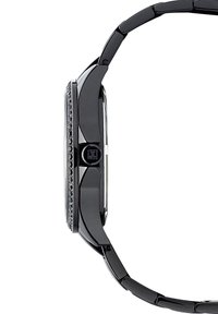 Schwarze Metalluhr mit geometrischem Design, ausgestattet mit einer strukturierten Lünette, glattem Gehäuse und verknüpftem Armband. Der runde Ziffernblatt zeigt eine minimalistische Hardware.