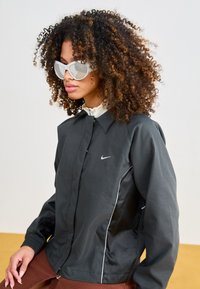 Nike Sportswear Chaqueta fina - black