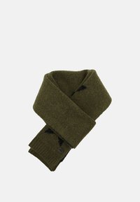 Sciarpa verde lavorata a maglia con una consistenza morbida, caratterizzata da un design piegato e un dettaglio nero vicino alla fine. Realizzata in un materiale caldo.