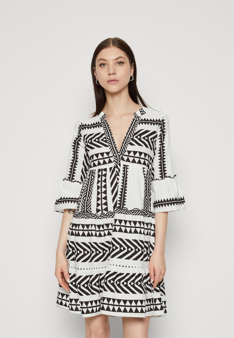 Vero Moda DICTHE 3/4 - Dnevna haljina - snow white/ibiza black
