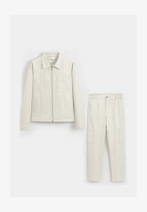 FRILIVIN, ENSEMBLE VESTE ET PANTALON À POCHE UNI - Veste mi-saison - beige
