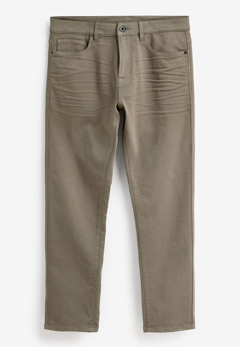 Pantaloni din bumbac de culoare verde măsliniu cu o textură netedă. Dispune de cinci buzunare, închidere cu buton și cute frontale subtile. Design cu picioare drepte.