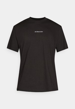 Schwarzes Baumwoll-T-Shirt mit kurzen Ärmeln und rundem Halsauschnitt, versehen mit weißem gesticktem Text "Das Gelobte Land" auf der Brust. Glatte Textur.