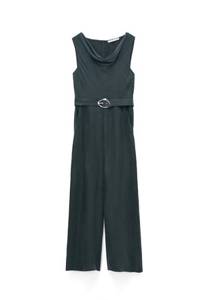 Mouwloze donkergroene jumpsuit met brede pijpen, gedrapeerde halslijn, zijzakken, ritssluiting aan de achterkant en bijpassende stoffen riem met zilveren gesp.