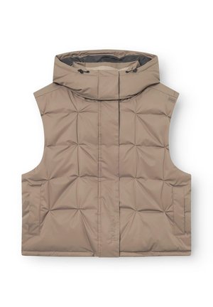 Gilet matelassé sans manches beige avec capuche, présentant un design matelassé, des poches latérales et un logo d'une couleur contrastante à l'avant.