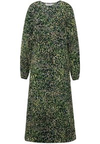 Robe à manches longues avec col en V dans un motif abstrait vert, noir, beige et bleu, avec une ceinture à la taille et des poignets froncés.