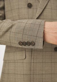 Isaac Dewhirst THE FASHION PEAK SUIT - Κοστούμι - grey/black