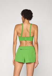 New Balance BRA - Augsta atbalsta sporta krūšturis - alpine green
