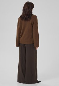 My Essential Wardrobe HUXI V-NECK - Maglione - tobacco brown