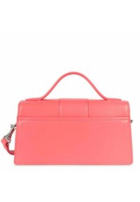 Sac à main en cuir corail rose avec un design structuré, une anse plate en haut, une bandoulière amovible et une texture lisse. L'arrière présente une surface propre.