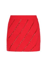 Roter, gestrickter Minirock mit einem strukturierten Rautenmuster und diagonalen Linien, die mit goldenen Pailletten verziert sind.