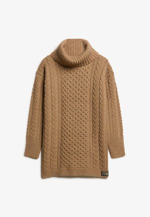 Maglione a collo alto in marrone chiaro con motivi a treccia, corpo testurizzato e polsini a costine. Presenta un logo ricamato sull'orlo.