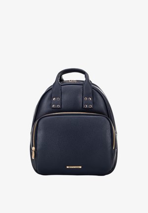 Zaino in pelle testurizzata blu navy con maniglie superiori doppie, hardware dorato e una tasca anteriore con cerniera. Presenta una chiusura con cerniera liscia.