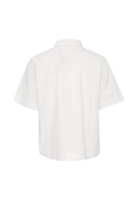 Balta īsroku krekls ar apkakli, kas rotāts ar smalku ziedu izšuvumu rakstu, redzams no muguras uz balta fona.