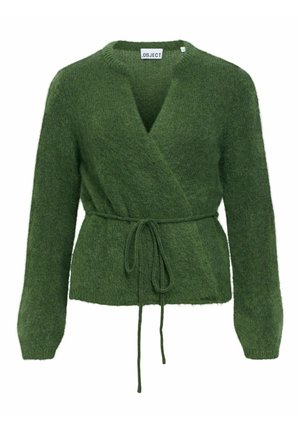 Cardigan enveloppant vert duveteux manches longues avec une ceinture nouée à la taille, doté d'un col en V et de poignets côtelés.