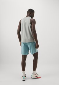 Nike Performance CHALLENGER SHORT - Sportiniai šortai - denim turq/glacier blue/black/silver