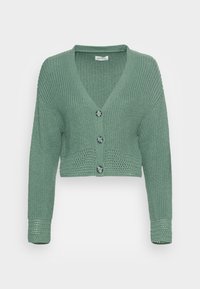 Avklippt grön stickad kofta med V-hals, tre knappar fram och texturerade ärmar med ett ribbat mönster.