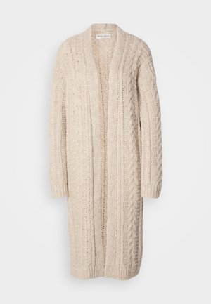 Cardigan lung, cu față deschisă, din tricot moale bej. Prezintă cabluri texturate și cusături cu nervuri. Mânici lejere cu tivuri tricotate. Fără prinderi.