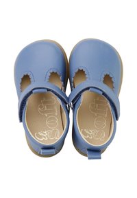 Sandalias para toddlers de cuero azul con diseño recortado, bordes ondulados, correa ajustable de Velcro y suela de goma color tostado. Interior suave y texturizado.