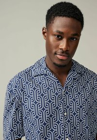 Next LINEN BLEND PRINTED SHORT SLEEVE .  - REGULAR FIT - Hemd - navy blue