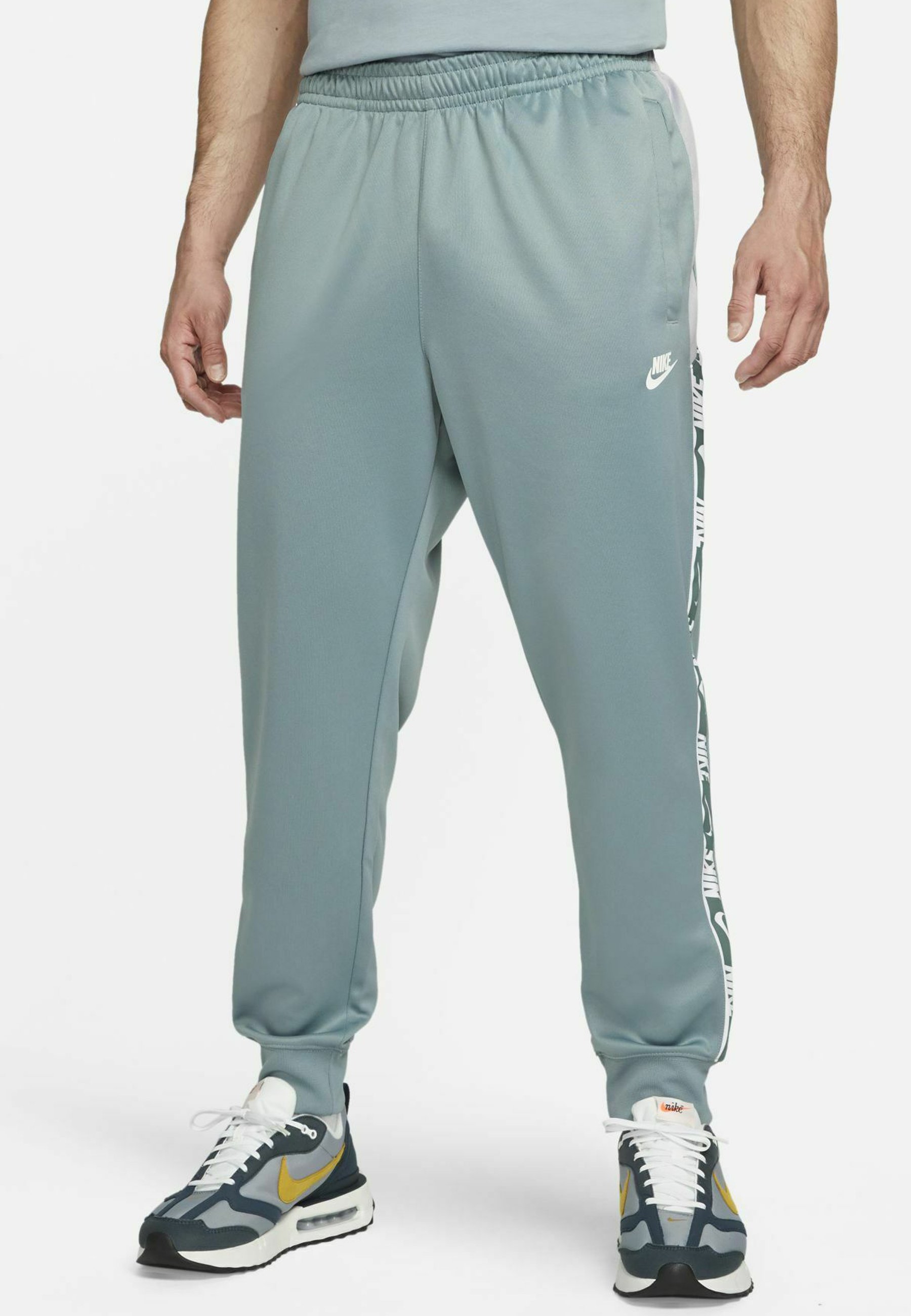 Nike Sportswear Pantaloni sportivi - aviator grey wolf grey white/verde -  Zalando.it