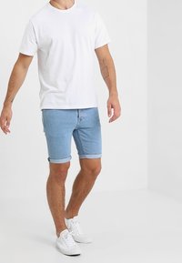 Topman Shorts vaqueros - bordeaux