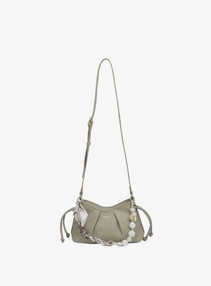 Piccola borsa a tracolla verde chiaro con tracolla regolabile, fianchi arricciati e decorazioni con sciarpa intrecciata e catena di perline.