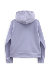 Sudadera con capucha lavanda vista desde la espalda, con mangas largas y puños acanalados, presentada sobre un fondo blanco.