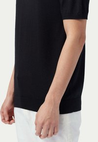 GOBI Cashmere Piké - black