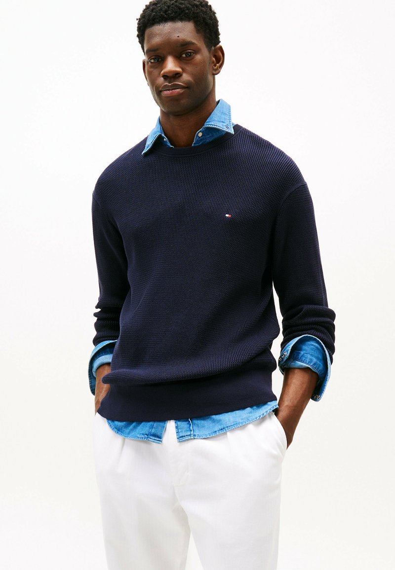 Tommy Hilfiger TEXTURED CREW NECK - Jumper - desert sky