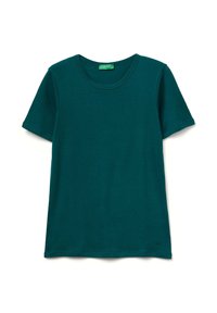 Tmavě modrozelené tričko s krátkými rukávy a kulatým výstřihem, s zelenou značkou uvnitř límce na bílém pozadí.