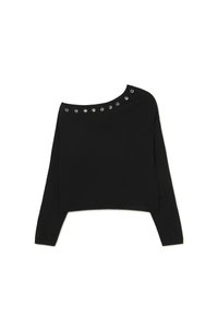 Top negro de manga larga y corte corto con un escote asimétrico que presenta detalles de ojales metálicos a lo largo del borde.