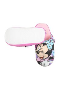 Chaussons pour enfants avec un design Minnie Mouse dans des couleurs vives, en tissu doux, avec un contour rose et une semelle blanche cushioned et antidérapante.