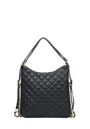 Quiltowana czarna skórzana torebka z zaokrąglonym dnem, z długim paskiem na ramię i akcentem łańcuszka. Gładka tekstura, złocone okucia.