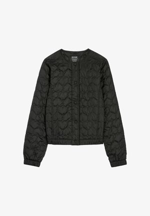 Czarna pikowana kurtka z okrągłym dekoltem, zatrzaskami i elastycznymi mankietami. Charakteryzuje się teksturowanym wzorem i krótkim krojem.