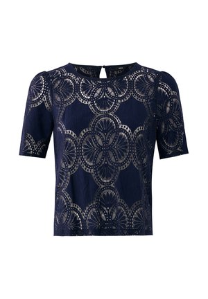 Top corto azul marino con mangas cortas, con un intrincado patrón de encaje con diseños florales y circulares. Detalle de espalda con abertura en forma de llave.