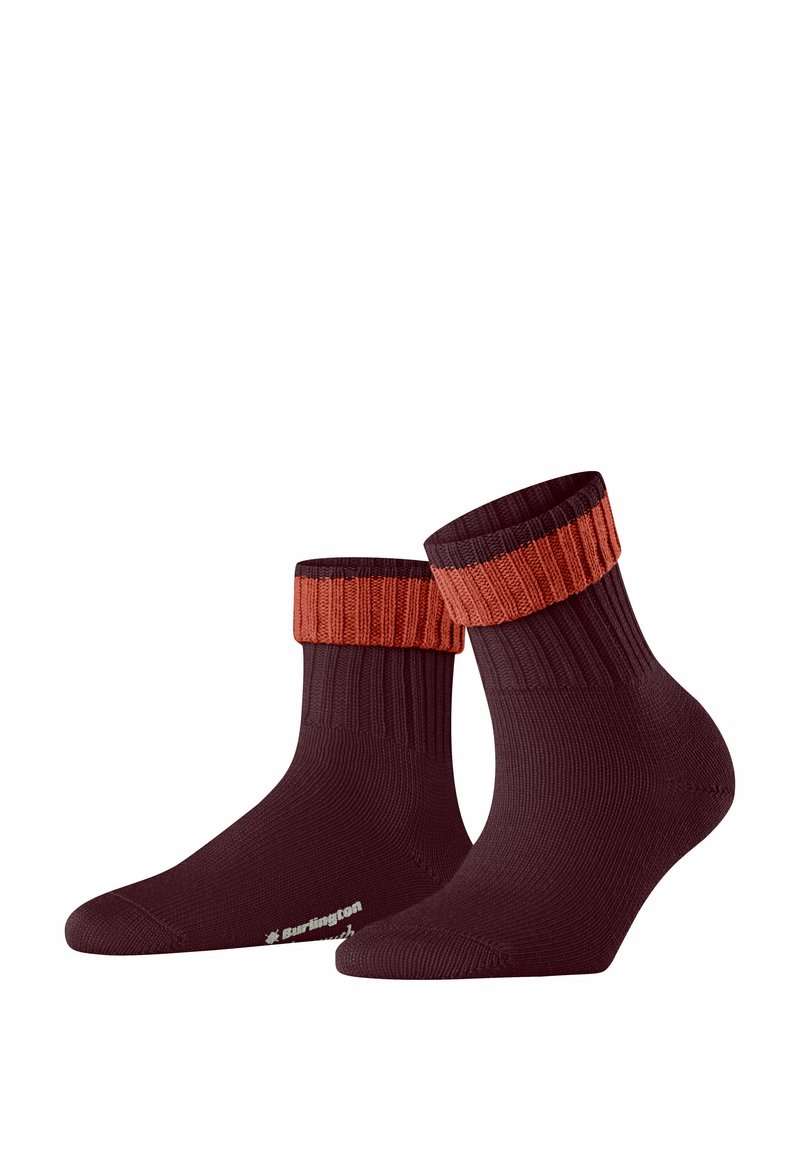 Chaussettes crew bordeaux avec une bordure côtelée orange. Présentent une texture lisse et un orteil renforcé. Logo imprimé sur le côté.