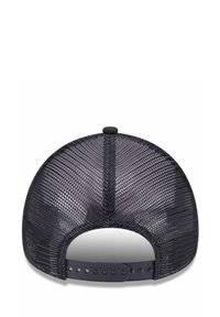 Schwarze Mesh-Baseballcap mit runder Form, verstellbarem Kunststoffsnapverschluss und einem glatten, strukturierten Schirm.
