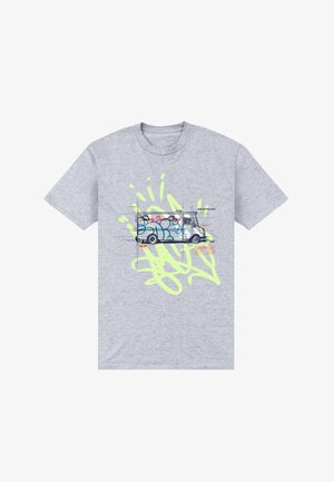 T-shirt en coton gris avec un graphisme de style graffiti d'un camion de livraison et des accents jaune vif, coupe décontractée et col rond.