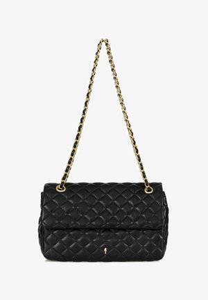 Czarna pikowana torebka z złotym łańcuszkiem, prostokątny kształt, teksturowana powierzchnia i subtelny detal z logo z przodu.