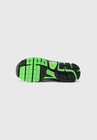 Nike Sportswear ZOOM VOMERO 5 - Sportbačiai - silver-coloured/neon green/black