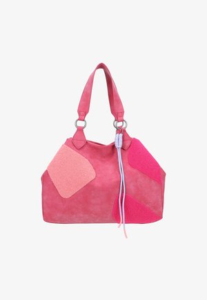 Sac à main en daim rose avec de grands patchs géométriques en rose clair et fuchsia. Présente des anneaux argentés et des détails en cordon tressé.