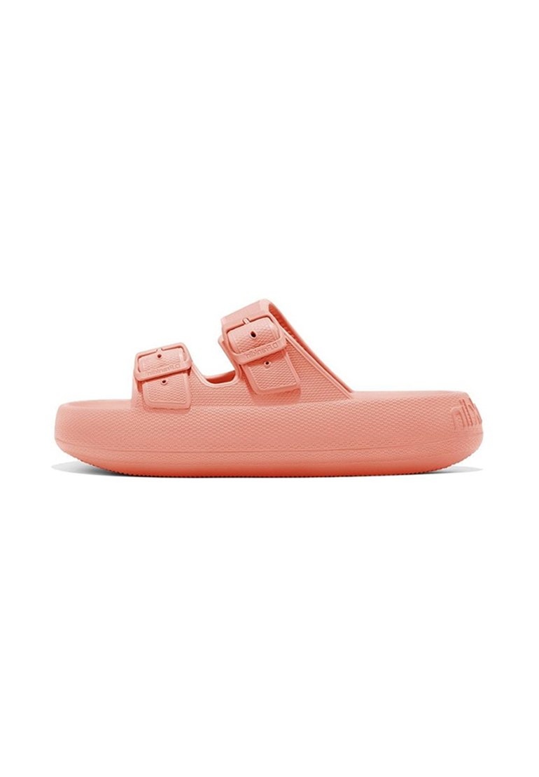 Sandal de color rosa pastel con dos hebillas ajustables, con una suela gruesa y superficie texturizada para mayor agarre.